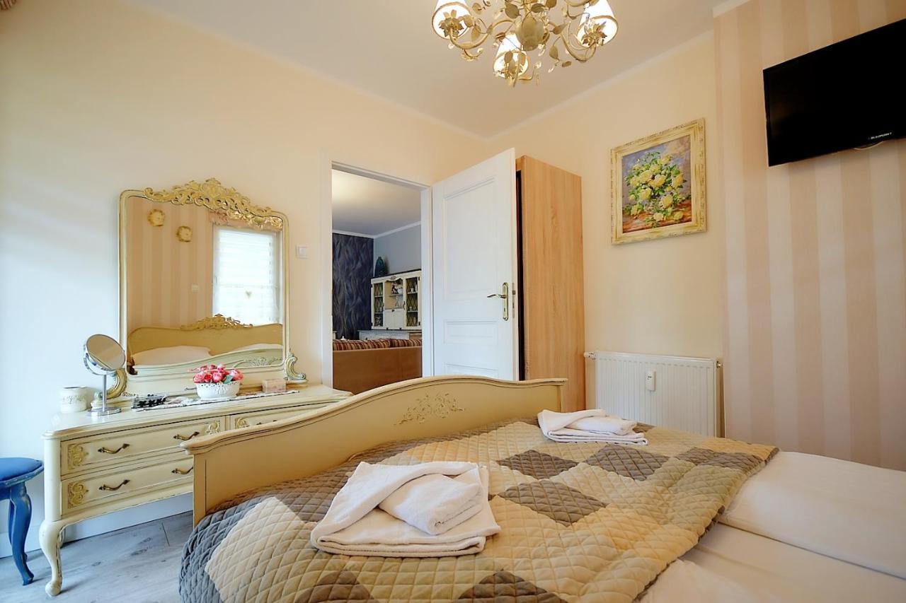 Miodowy Dom Exspanse Apartament 2 Lub 3 Pokoje Z Tarasem I Parkingiem Kołobrzeg Eksteriør billede